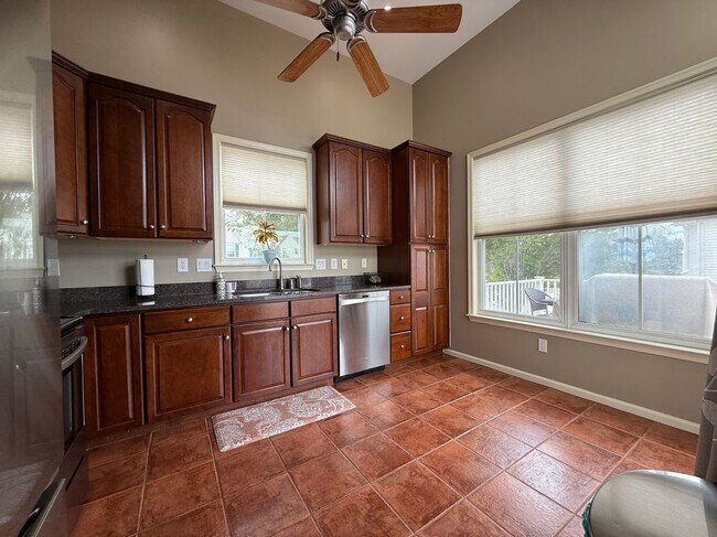 Foto del edificio - 240 Honey Hollow Ln