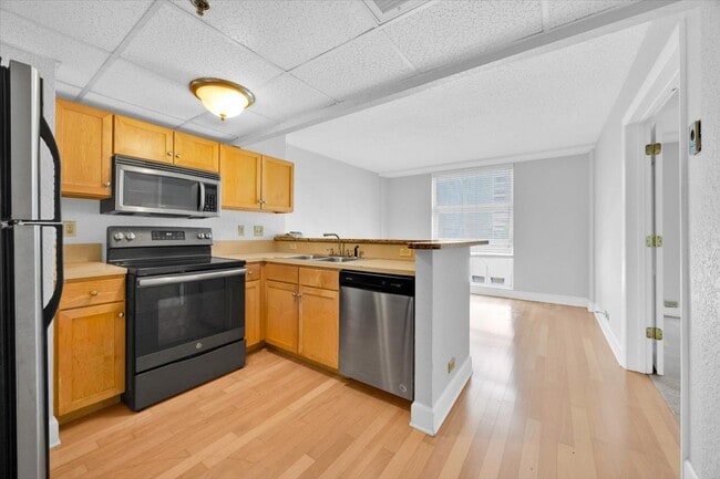 Photo - 151 E Washington St Apartment