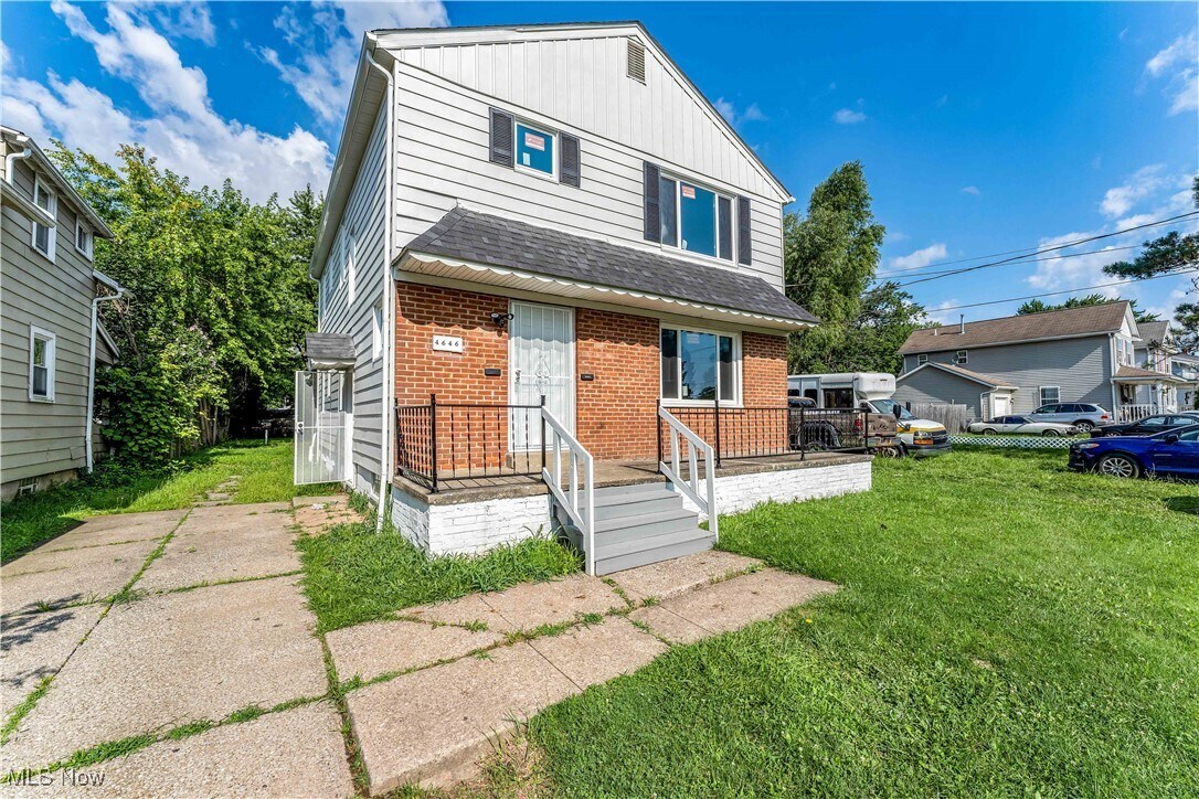 4646 E 147th St Cleveland, OH 44128 – photo 2