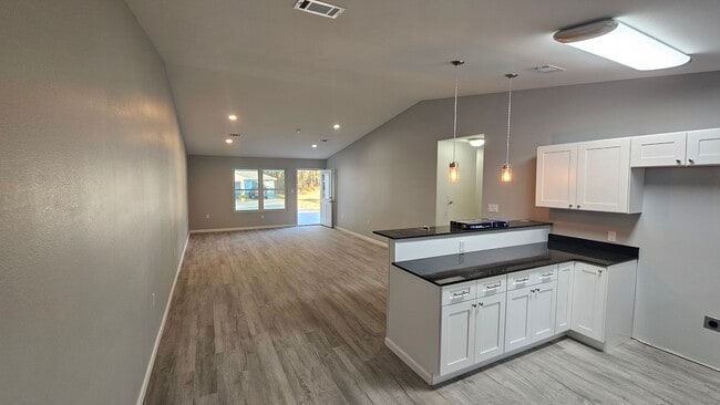 Building Photo - 215B White Eagle