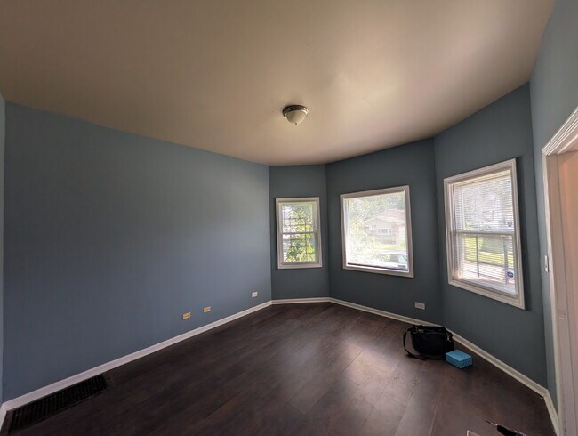 Foto del edificio - Spacious 1BR/1BA with Off-Street Parking – $1,000/Month