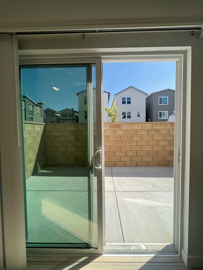 Foto del edificio - Brand New 4 Bed / 3.5 Bath Single-Family Home – Modern, Spacious & Energy Efficient