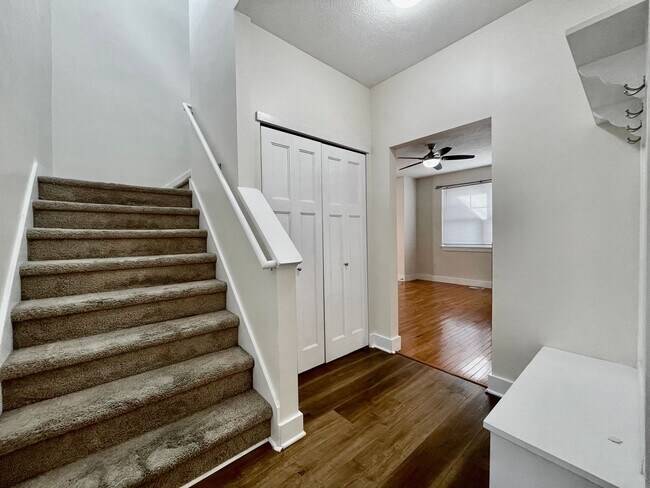Foto del edificio - Four Bedroom Home in Eastown