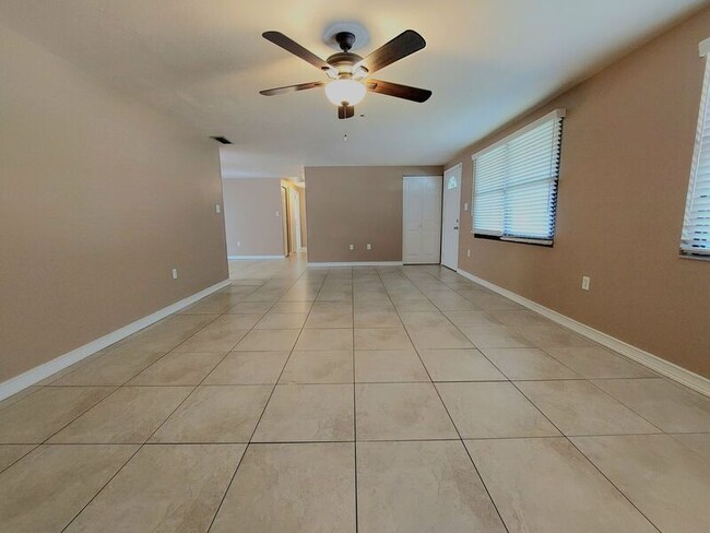 Building Photo - 1415 Carioca Dr
