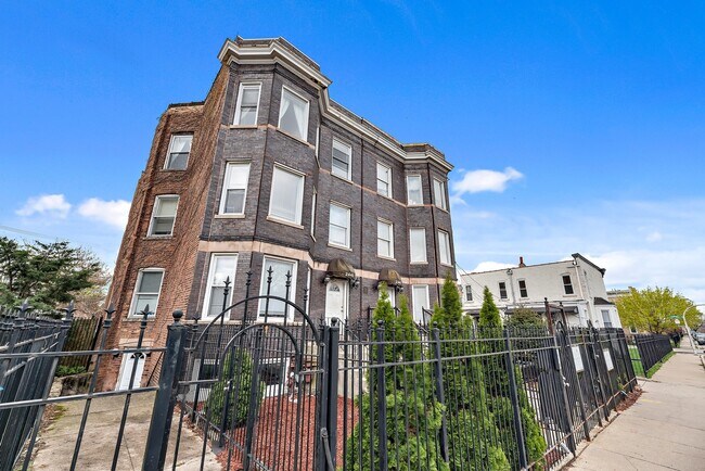 Foto del edificio - 2445 W Flournoy St