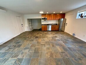 Building Photo - 643 Edna St