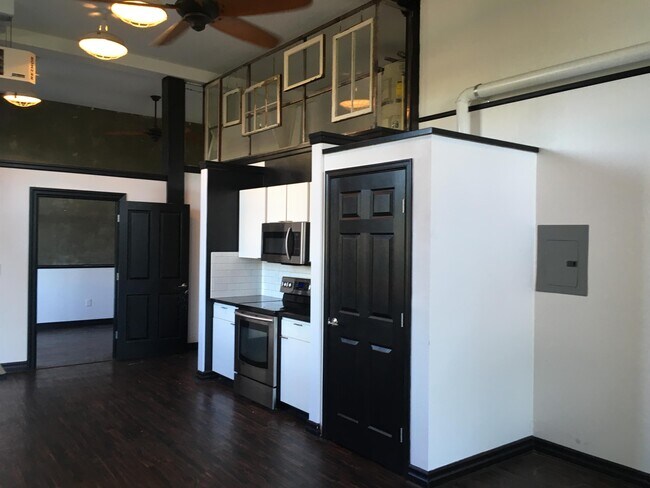Building Photo - 1011 N Killingsworth St