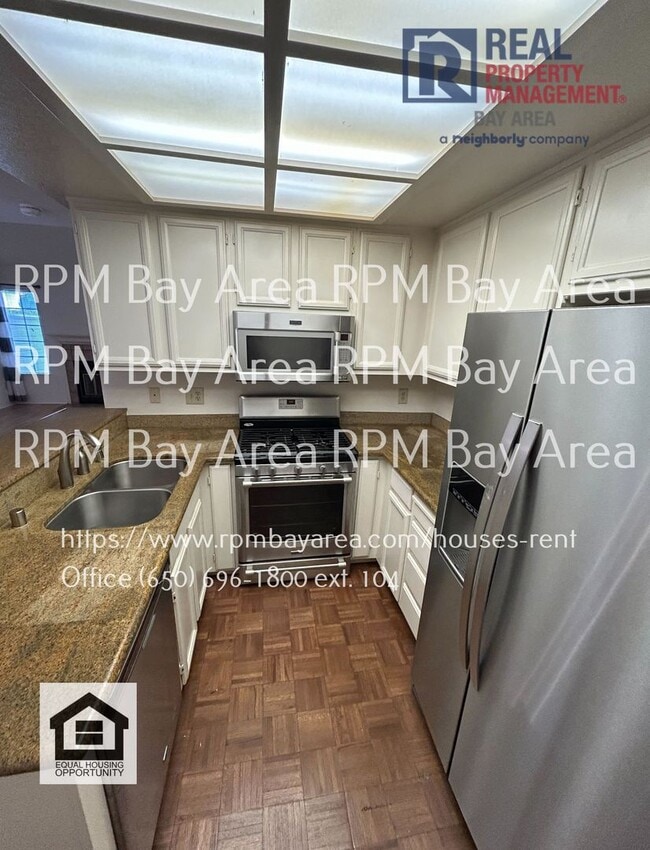 Building Photo - Bright and Airy 2BD 2.5 BTH Townhouse in D...