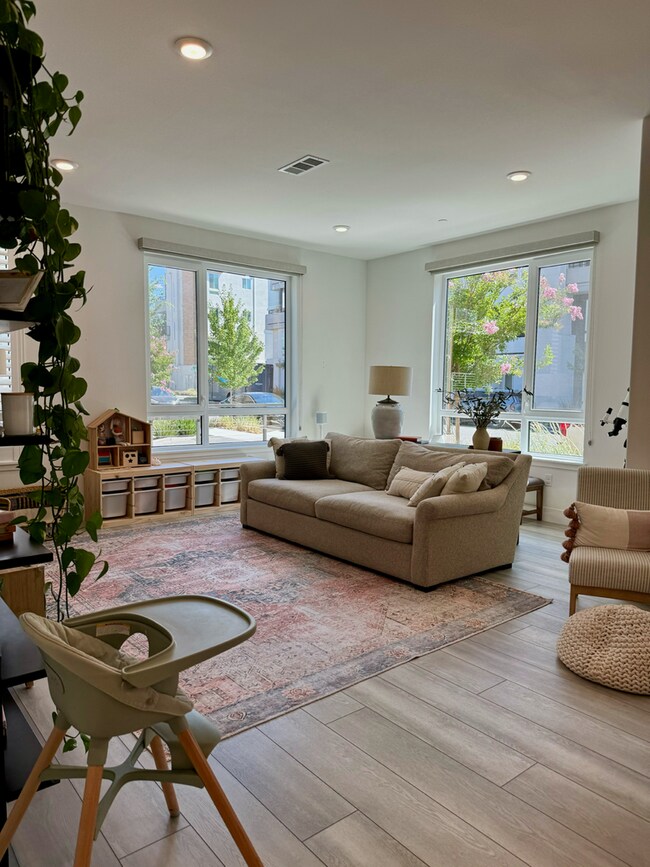 Foto del edificio - Beautiful Custom 3 Bedroom 2 Bath in Metro...