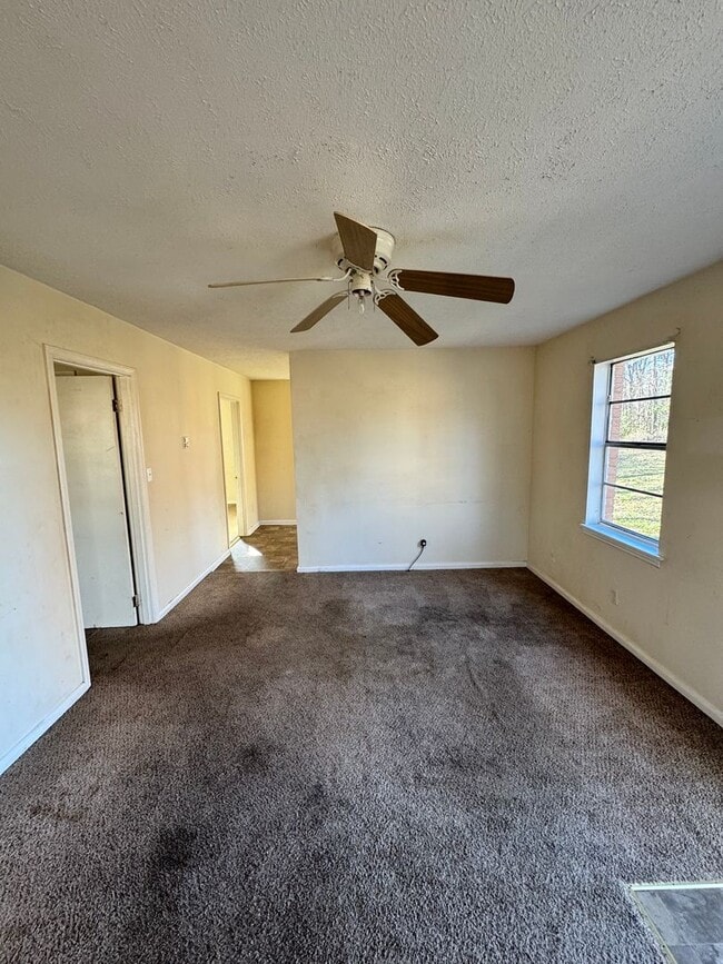 Foto del edificio - 128 Woodland Ave