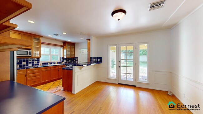 Foto del edificio - Beautifully Located 2-Bed Home in the Hear...