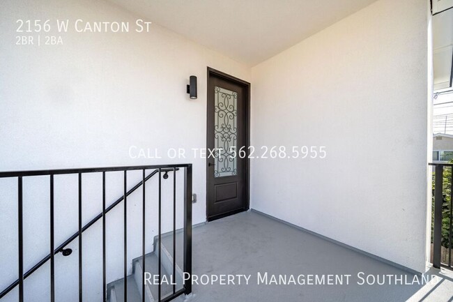 Building Photo - 2 bed/2 Bath Upstairs Apartment in Long Be...