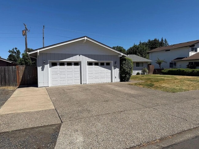 Building Photo - 1422 Lawnridge Ave
