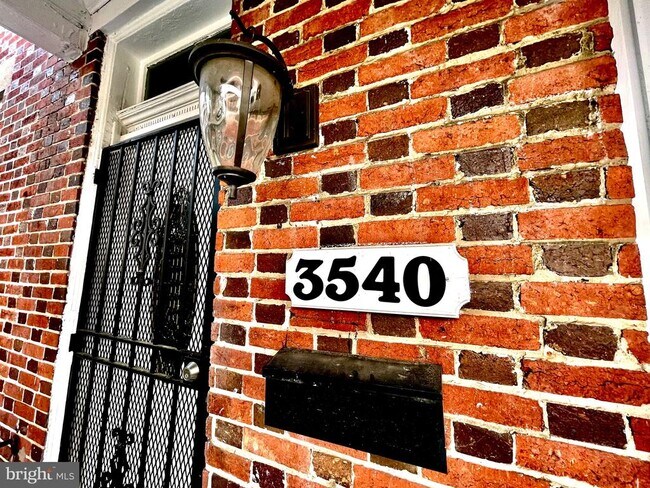 Foto del edificio - 3540 Warder St NW
