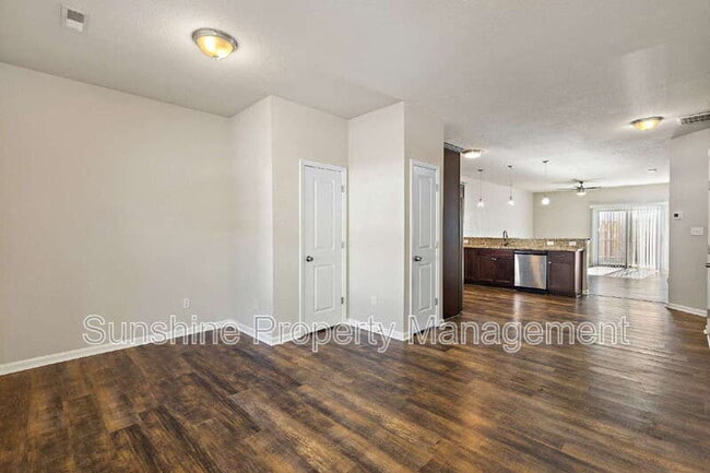 Foto del edificio - 200 Seasons Cir