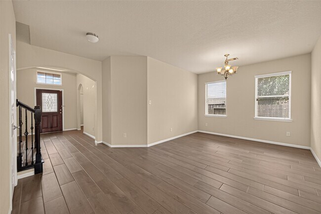 Foto del edificio - 3327 Fairmont Hills Ln
