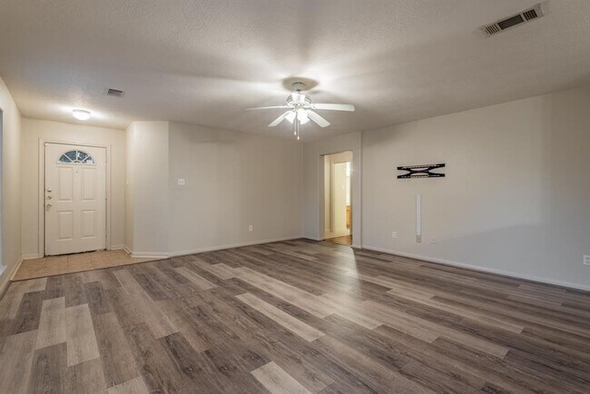 Building Photo - 9438 Ashville Dr