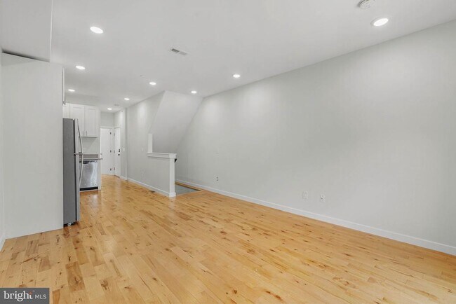 Foto del edificio - 2153 N Franklin St