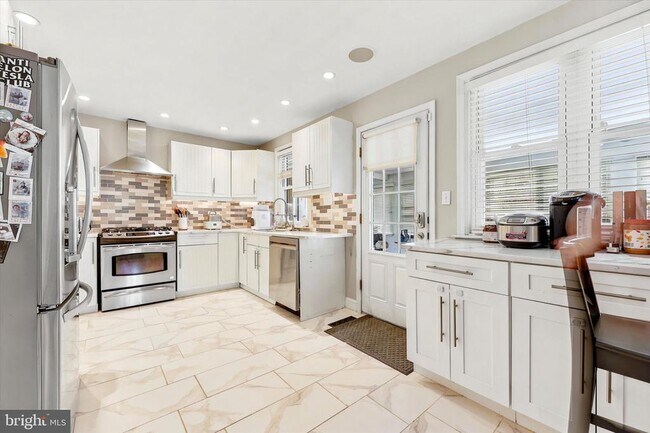 Foto del edificio - 1646 Surrey Ln