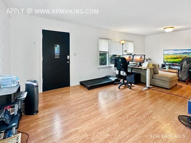 Building Photo - 4 Bed 2 Bath 2 Car Detached Garage House- ...
