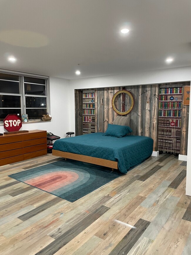 Open Concept Bedroom - 2829 Indian Creek Dr