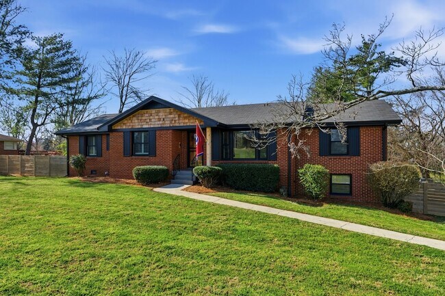 Foto del edificio - 2820 Donna Hill Dr