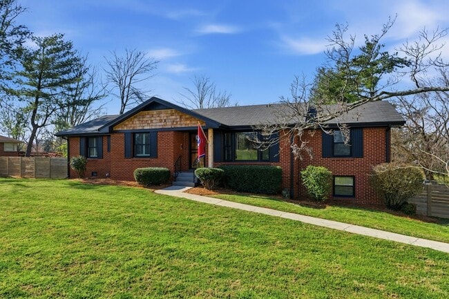 Photo - 2820 Donna Hill Dr House