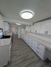 Building Photo - 1420 Summers Ln