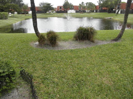 Foto del edificio - 2221  White Pine Circle B