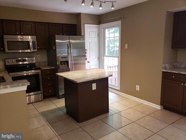 Building Photo - 12852 Silvia Loop