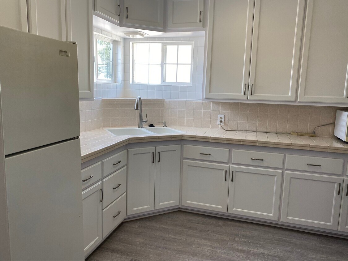 Foto principal - 1870 N Rowan Ave