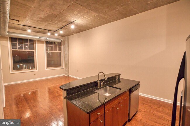 Building Photo - 130 N 2nd St