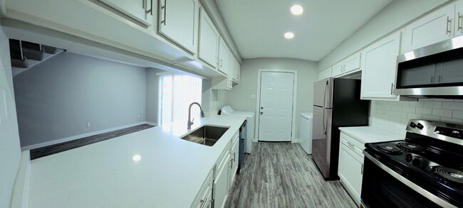 Building Photo - Skylar Pointe