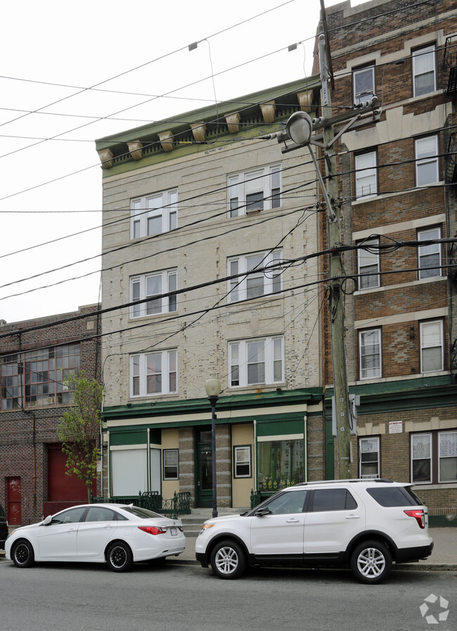 Building Photo - 4810 Park Ave