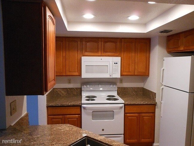 Building Photo - 2 br, 2 bath Condo - 741 Mikkelsen Drive