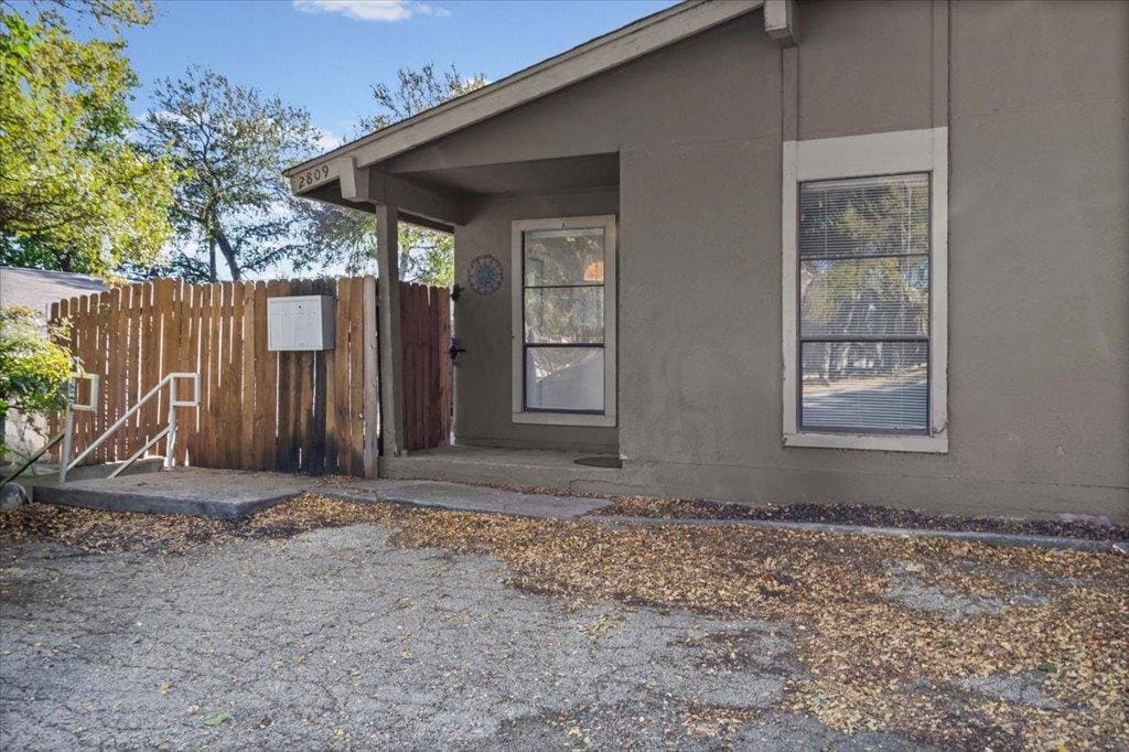 Primary Photo - 2809 Parker Ln