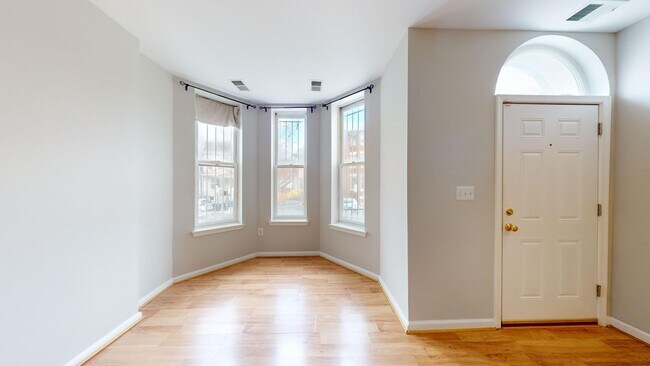 Building Photo - Lovely 1 Bedroom 1 Bath In Columbia Height...