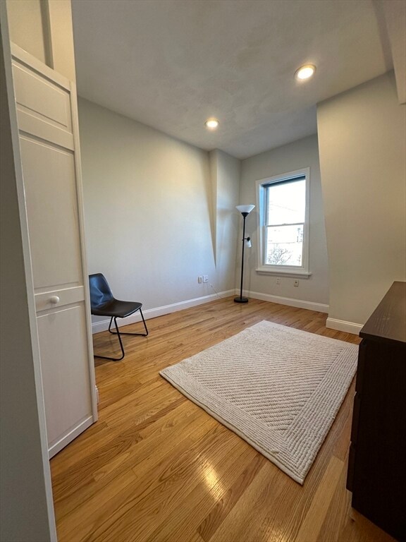 Foto del edificio - 587 E 4th St