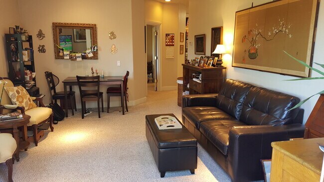 Building Photo - 3244 Oak Knoll Dr