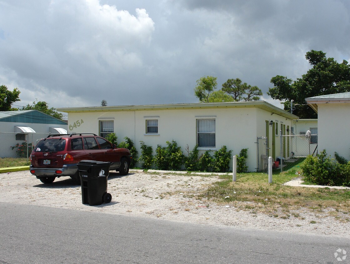 Foto del edificio - 645-647 NW 13th Ter