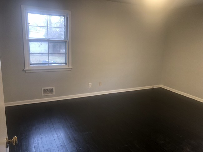 Foto del edificio - 14531 Cedar Rd
