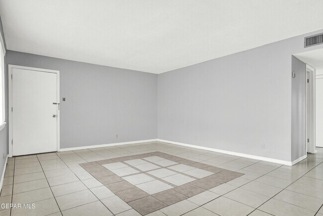 Foto del edificio - 333 Eubank Ct