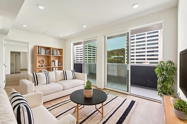 Building Photo - 7050 Hawthorn – Coliving + Traditional Units