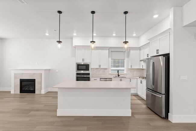 Building Photo - 13737 SW 165th Ave
