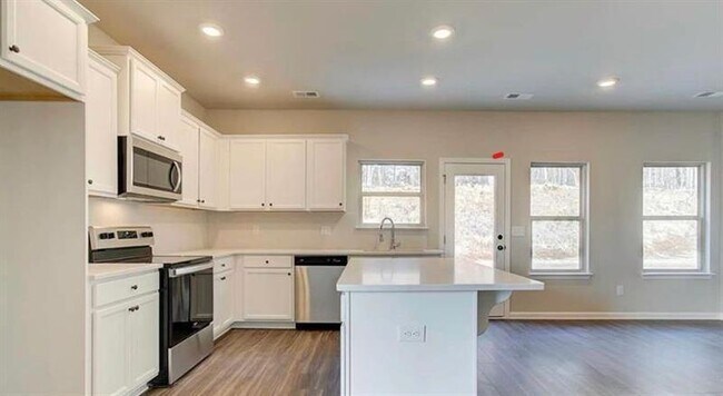 Foto del edificio - 121 Eleanora Pk