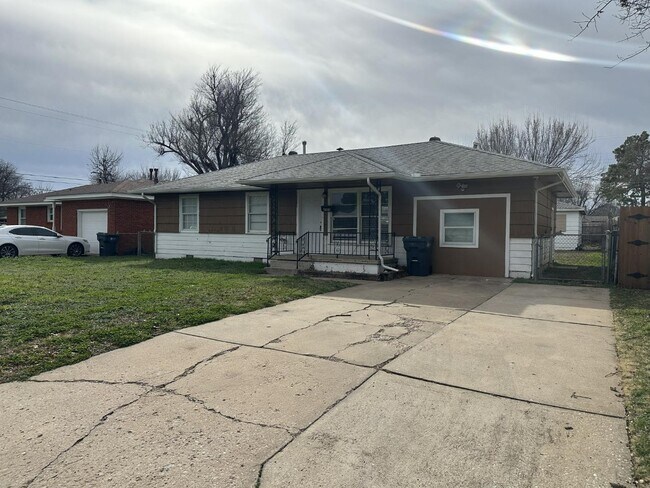 Building Photo - 4305 N Libby Ave