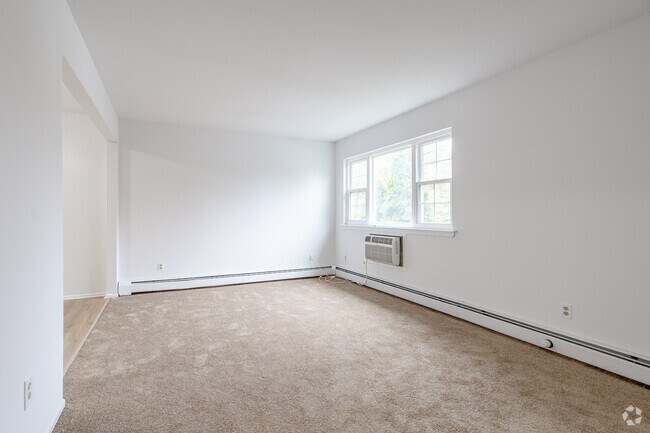 2 habitaciones, 2 baños - 934 pies cuadrados - Brookside Garden Apartments