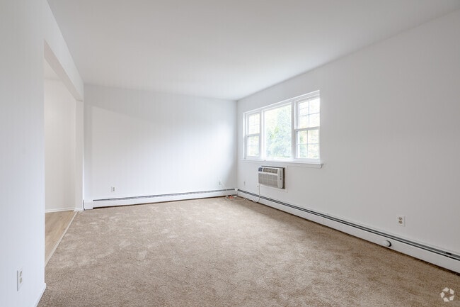 2BR, 2BA - 934SF - Brookside Garden Apartments