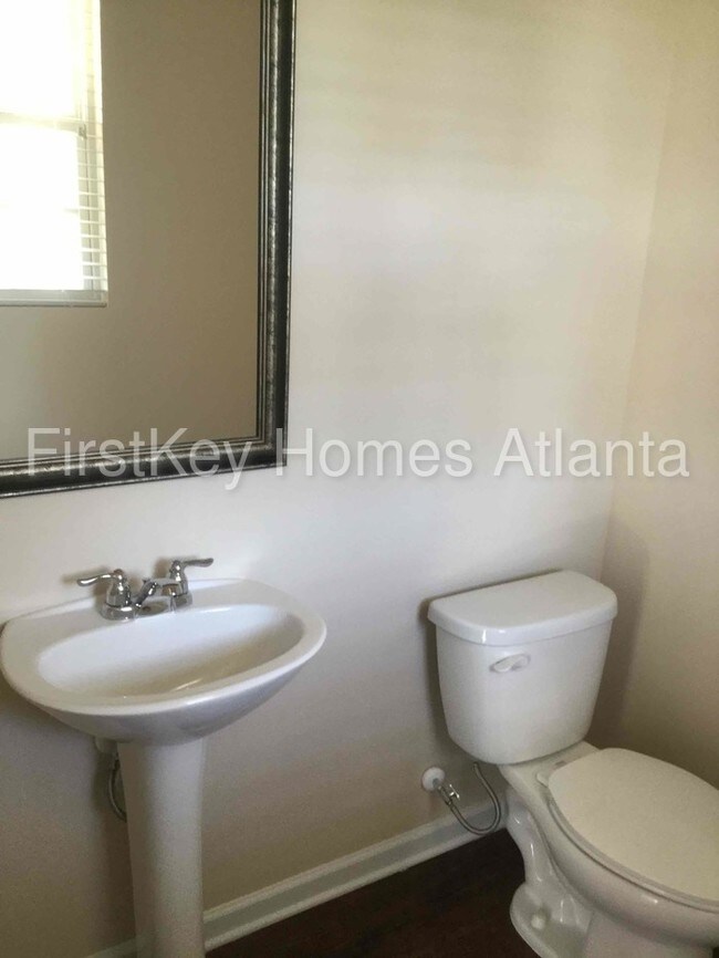 Foto del edificio - 440 Lake Ridge Ln