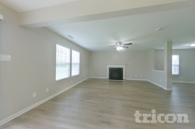 Foto del edificio - 12724 Frank Wiley Ln